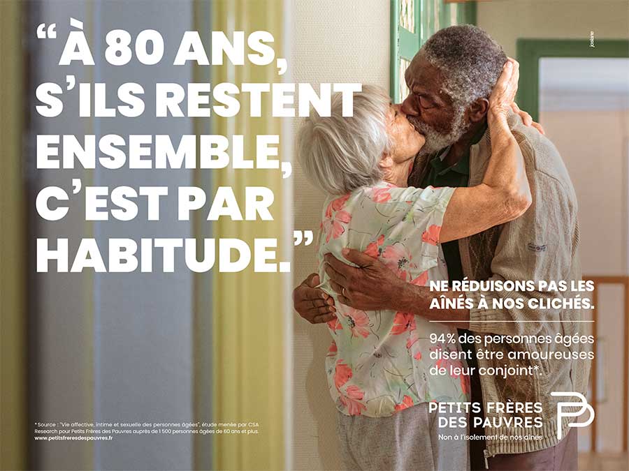 Une des affiches de la campagne des Petits Frères des Pauvres pour changer le regard sur la vie intime des personnes âgées.