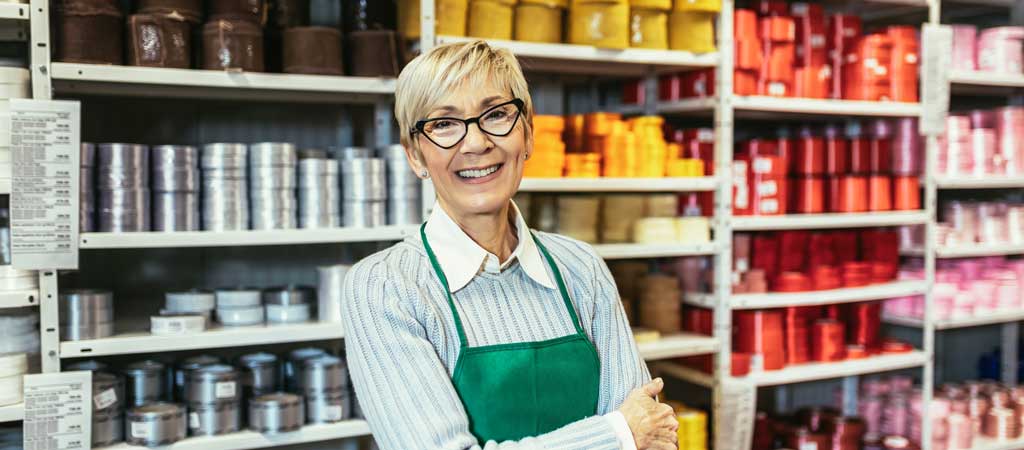 En plein débat sur les retraites, il est essentiel de lutter d'abord contre les stéréotypes sur les seniors au travail. © adriaticfoto / Shutterstock.com