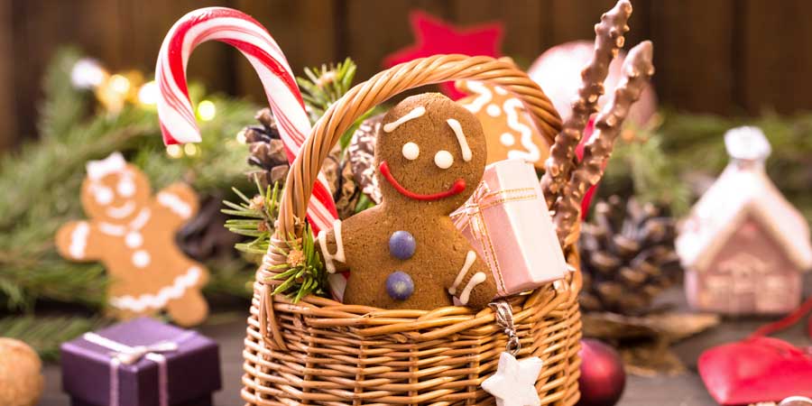 Un panier garni à offrir : une bonne idée de cadeau de Noël ! © yingko / shutterstock