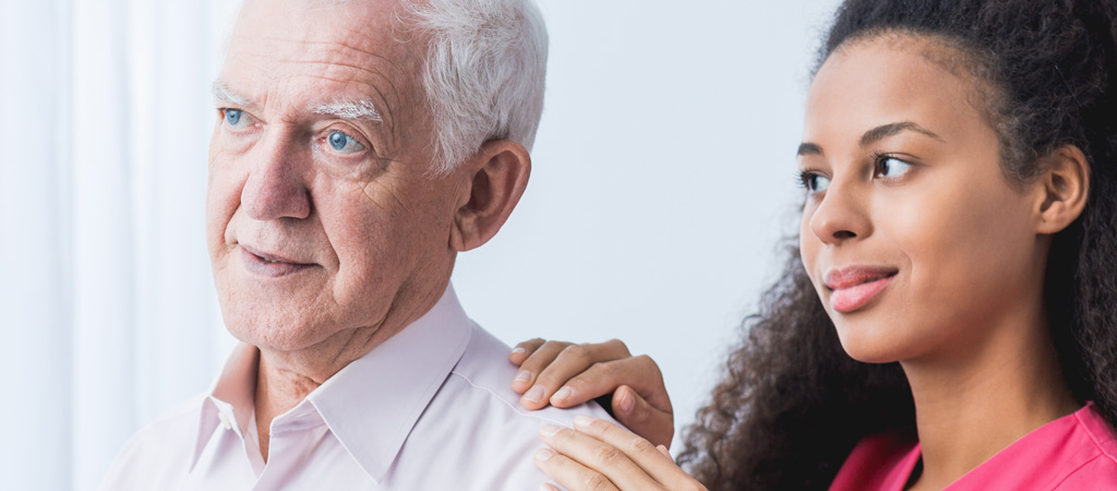 Comment aider une personne âgée suicidaire ? Quelques conseils simples... © Photographee.eu / Shutterstock.com