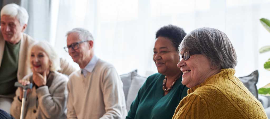 Les citoyens appelés au vote pour améliorer la qualité de vie des personnes âgées sur la plateforme de Make.org. © SeventyFour / Shutterstock.com