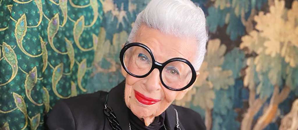 Iris Apfel, 102 ans, est une icone de la mode qui continue d'influencer le milieu. © Instagram Iris Apfel