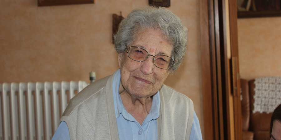 À 100 ans, Estelle est toujours bénévole. © Petits Frères des Pauvres
