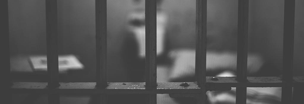 Les Petits Frères des Pauvres, qui interviennent en milieu carcéral auprès des détenus âgés ou malades, participent à l'hommage aux morts de la prison. © Pixabay.com
