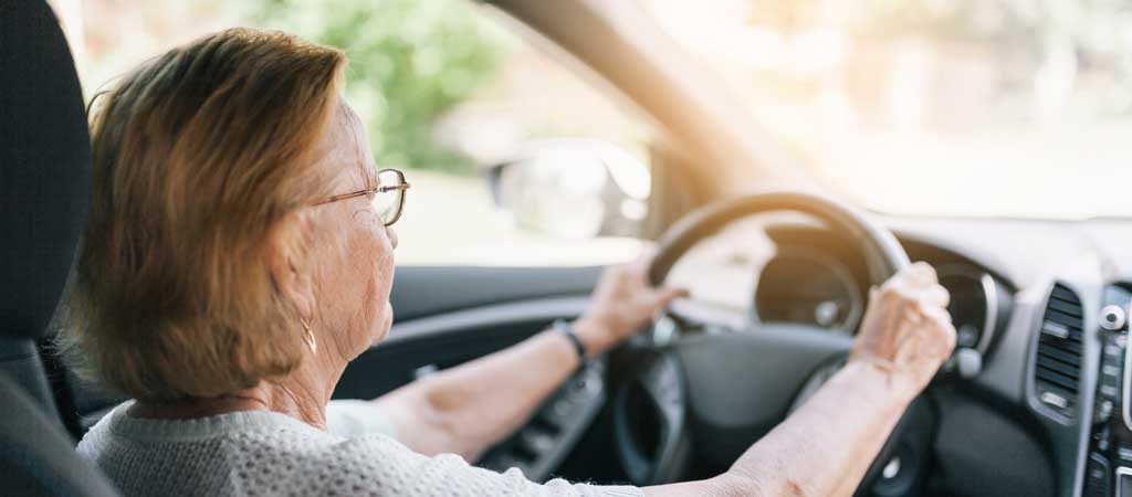 Une nouvelle loi pour imposer une visite médicale aux personnes âgées avant de renouveler leur permis de conduire ? © And-One / Shutterstock.com