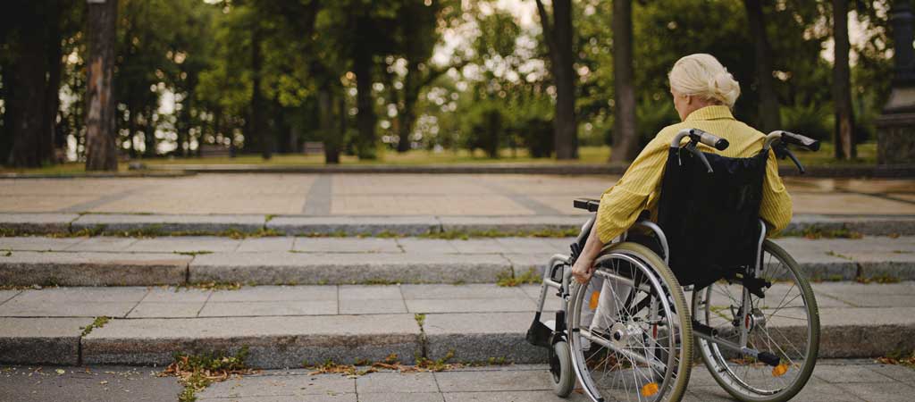 Comment adapter nos territoires au vieillissement et à l'isolement des personnes âgées ? © SynthEx / Shutterstock.com