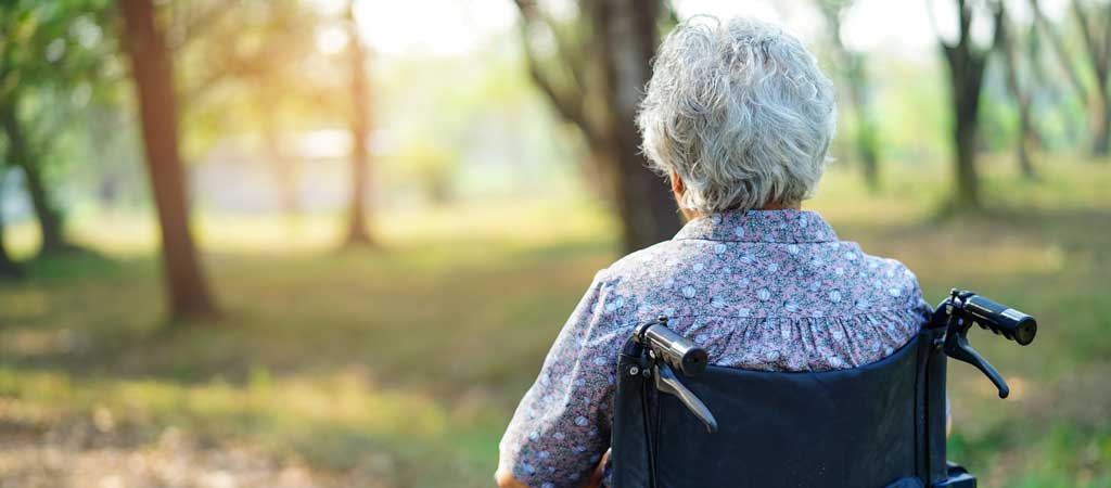 Nos demandes pour les personnes âgées à inscrire dans les priorités gouvernementales. © sasirin pamai / Shutterstock.com