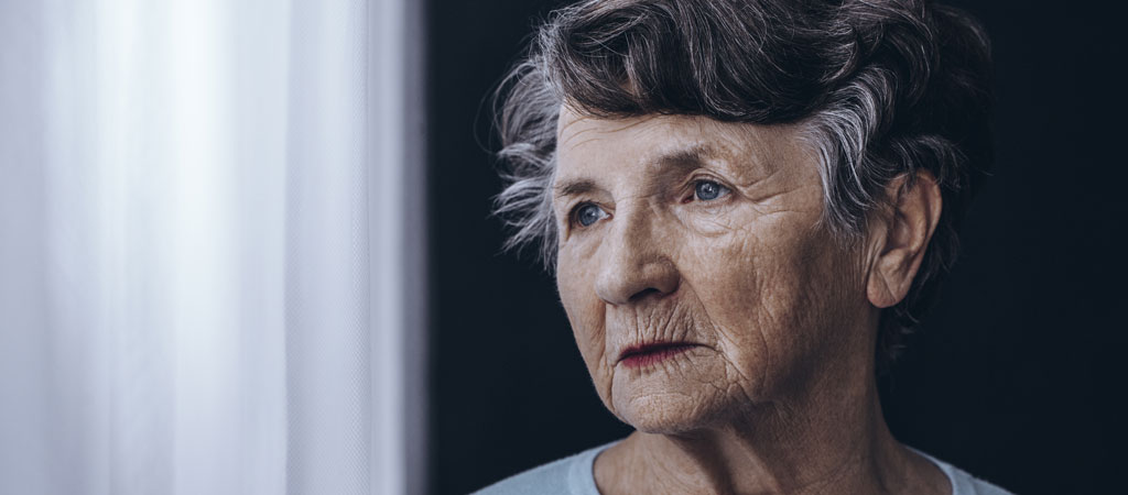 Les Petits Frères des Pauvres mobilisés pour lutter contre la solitude des personnes âgées pendant cette période de crise sanitaire. © Photographee.eu / Shutterstock.com