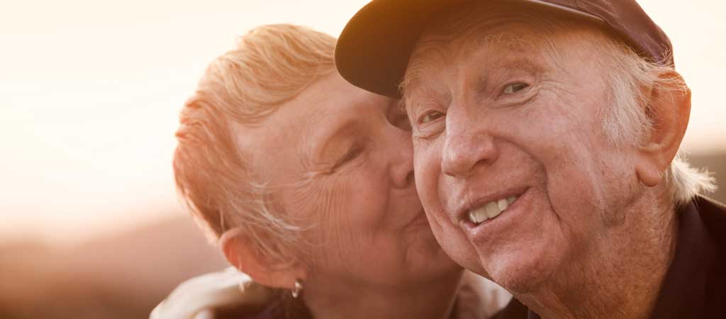 Comment les personnes âgées voient le couple ? Témoignages... © CREATISTA/ Shutterstock.com