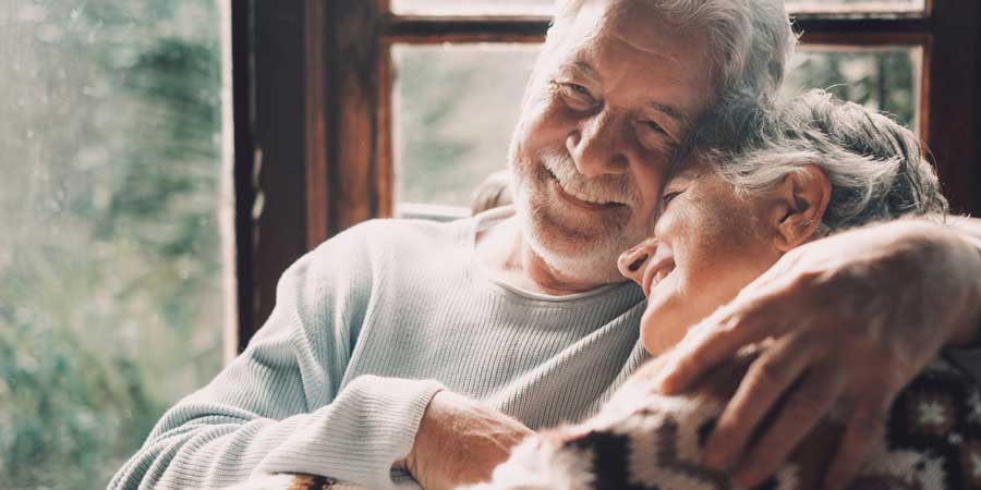 Les témoignages de nos aînés évoquent leur vision du couple. © simona pilolla 2 / Shutterstock.com