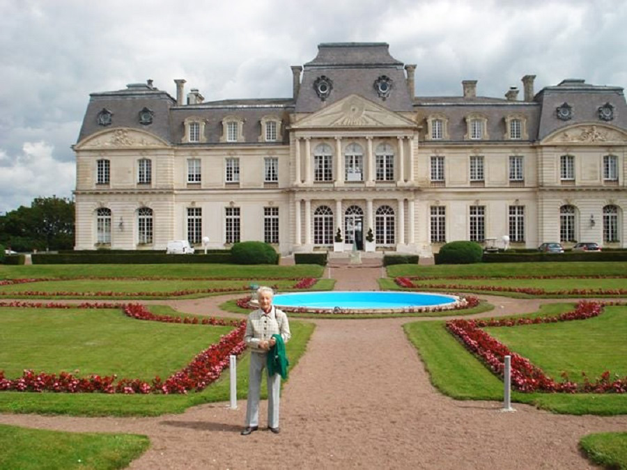 Lucette a passé un séjour enchanteur au château d'Artigny. © Petits Frères des Pauvres