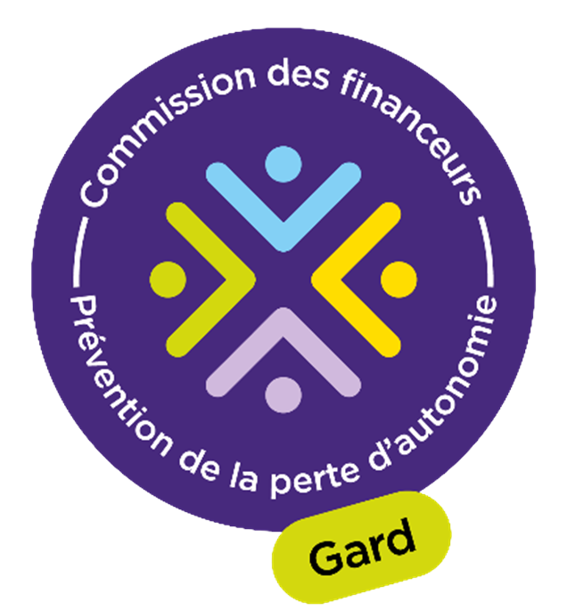 Logo de la "Commission des financeurs – Prévention de la perte d’autonomie" du Gard, avec un symbole composé de quatre figures stylisées en bleu, jaune et violet, formant une croix sur fond violet.